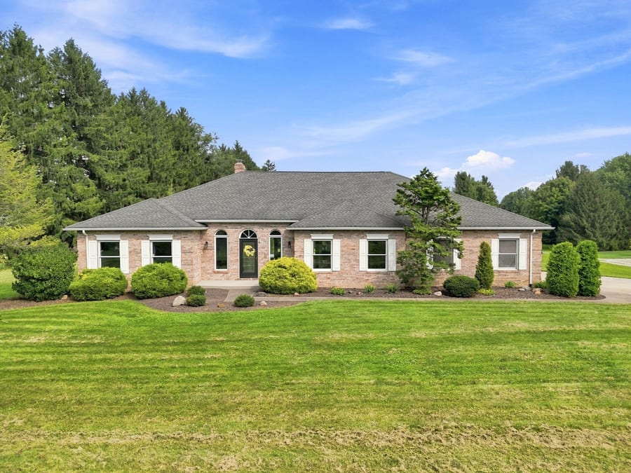 Real estate photo of 812 Prospect Ave S, Hartville, Ohio