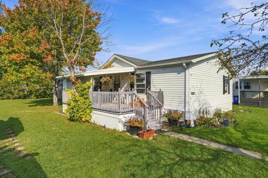 Real estate photo of 1525 Lancelot Street, Streetsboro, Ohio